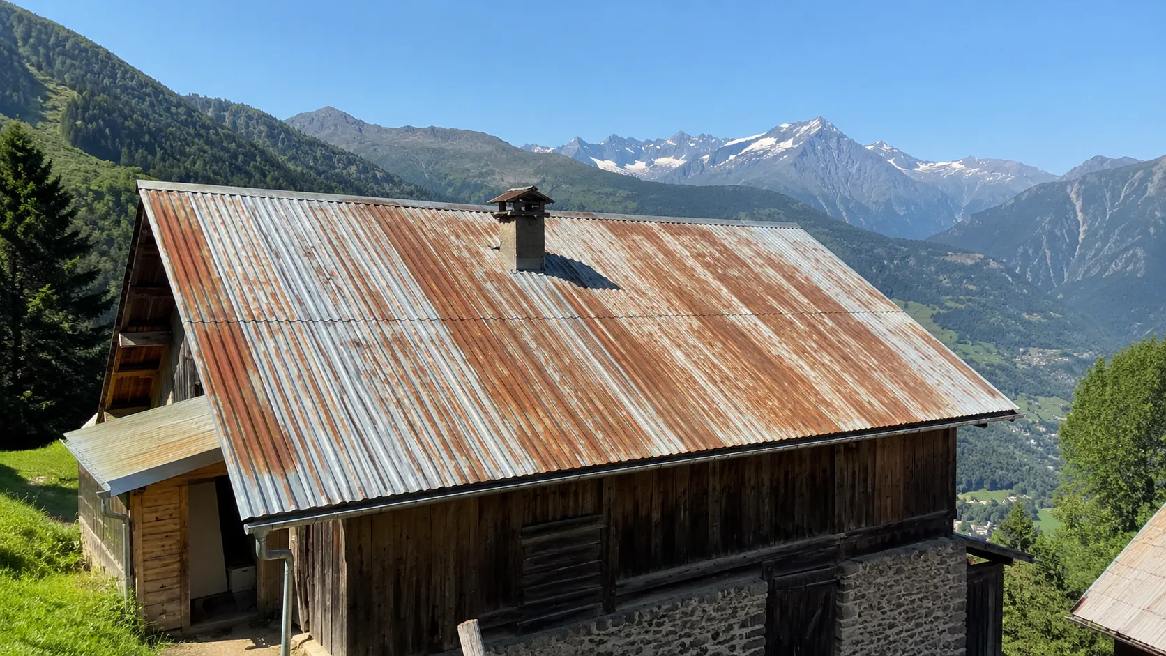 Toiture de chalet avant traitement anti-rouille